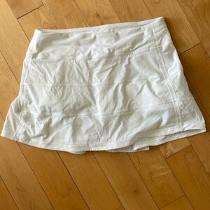 White lulu lemon skirt with shorts